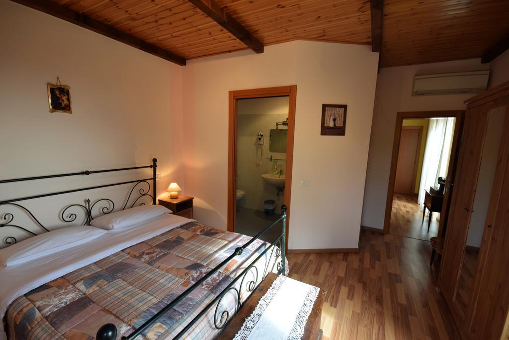 Agriturismo Al Rifugio Divino Belvedere Ostrense エクステリア 写真