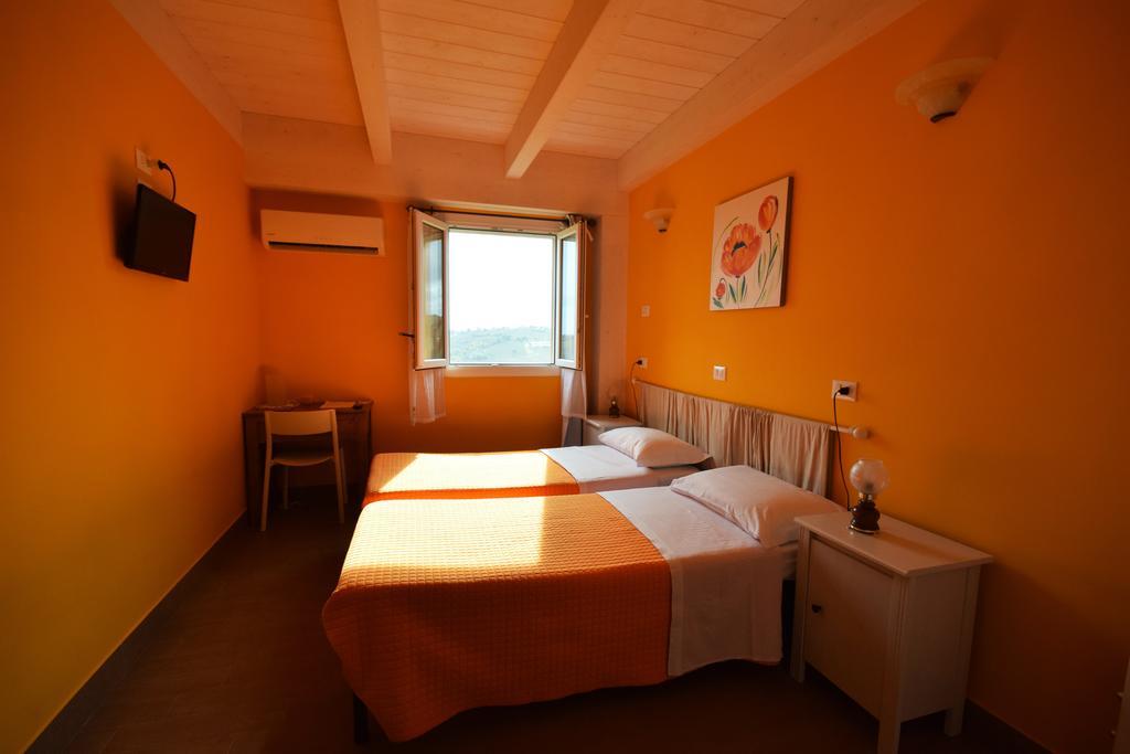 Agriturismo Al Rifugio Divino Belvedere Ostrense エクステリア 写真
